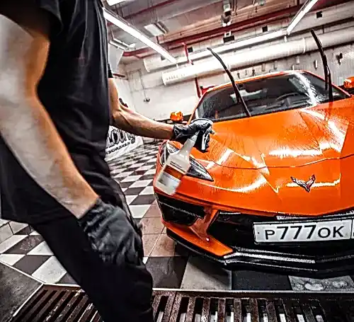 Частичная оклейка автомобиля пленкой в детейлинг центре САКарЛаунж в Москве